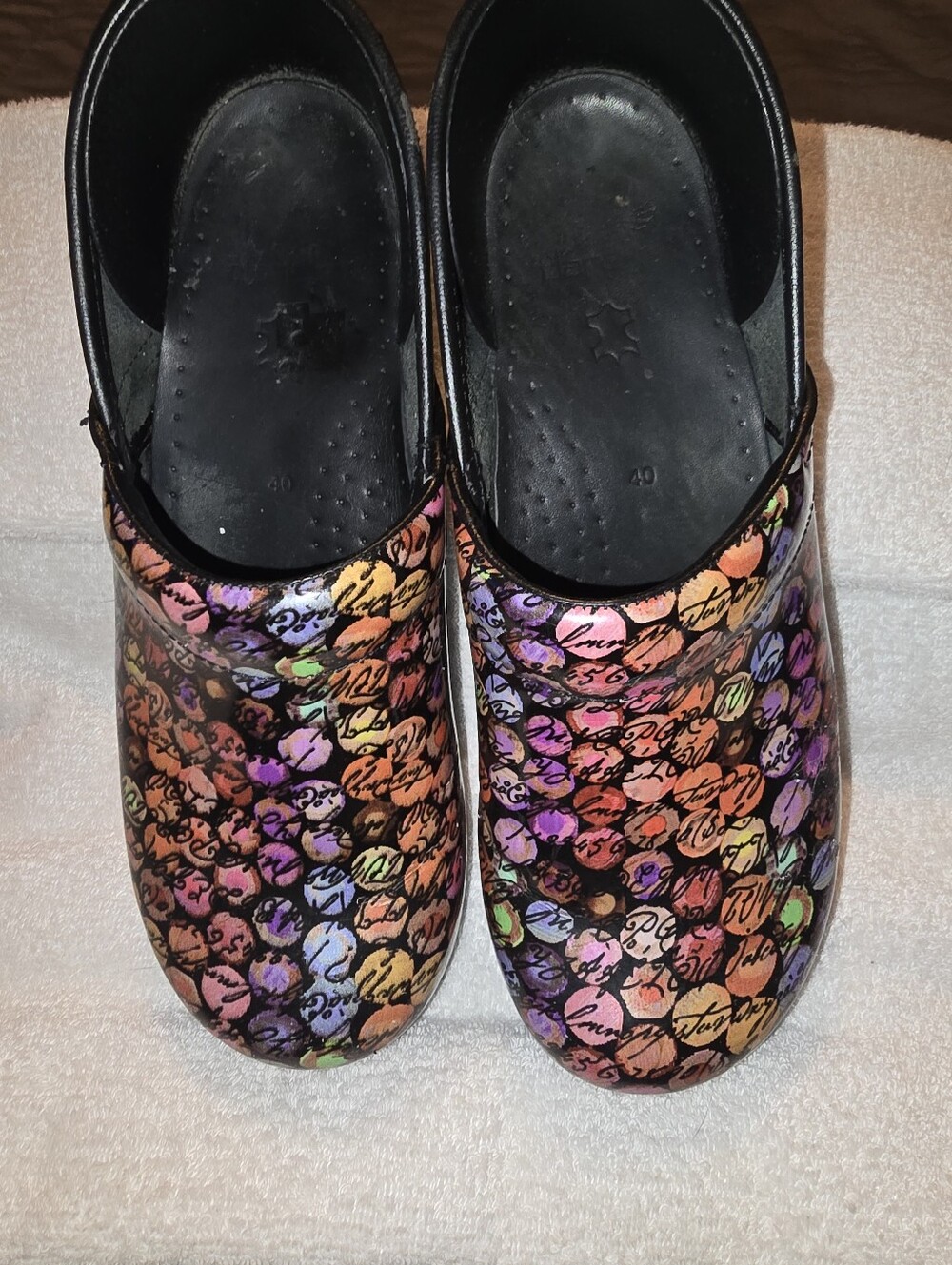 Dansko Professional Viola Dot Cursive Patent Leather Clogs Excellent 9.5-10 - Picture 2 of 7